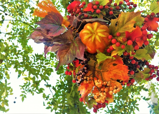 旬の果物や野菜を取り入れたこだわりの花飾り