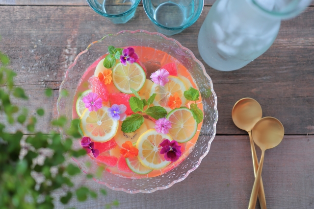 食事に添える花や緑で涼をとる